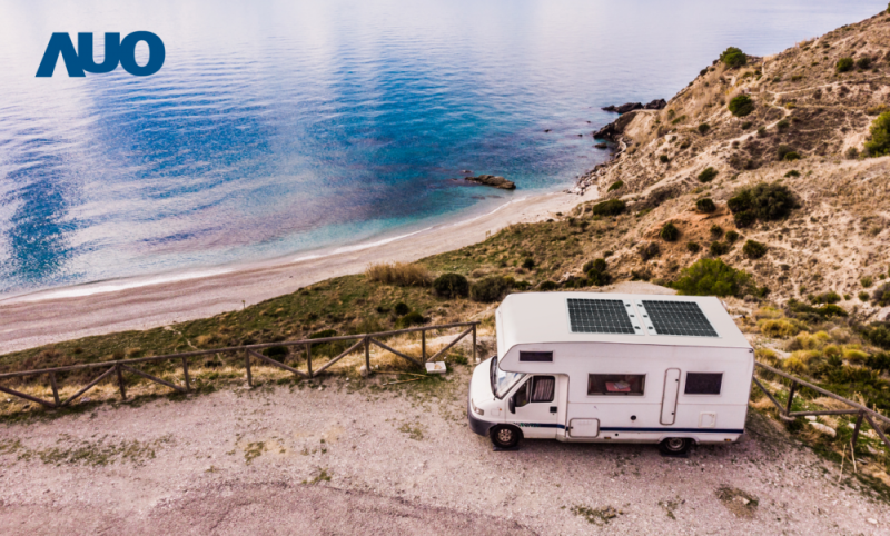 「可撓輕量化太陽光電板SunCurva」使用輕量特殊耐候型複合板取代傳統太陽能板的玻璃前板，不僅降低70%重量，每米平方僅3Kg；具有抗衝擊性能及通過電磁相容性測試，可應用於交通運輸工具，如露營車、遊艇等